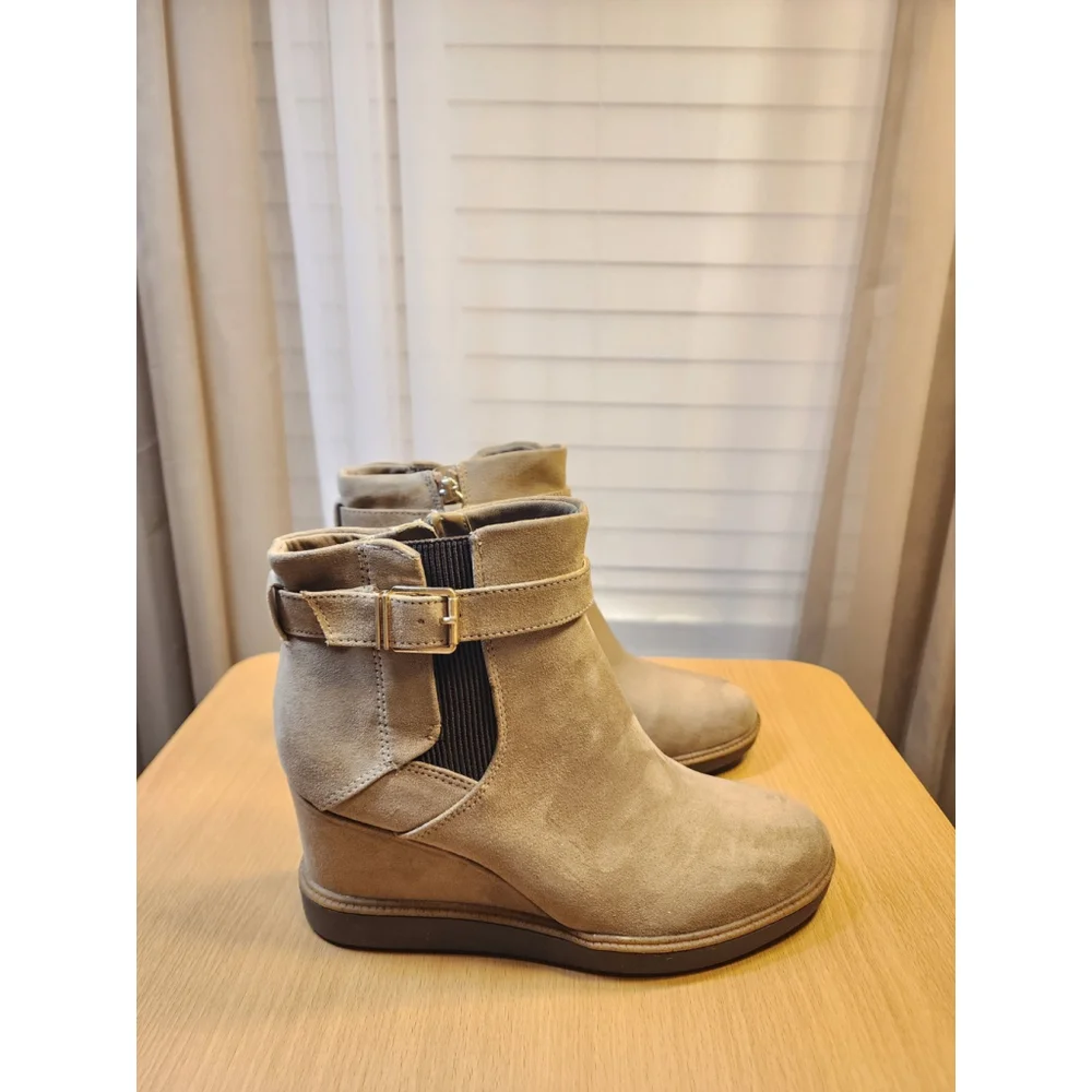 Dr Scholl's Classic Ripple Buckle Wedge Boots Booties - 10 M Khaki Tan Beige